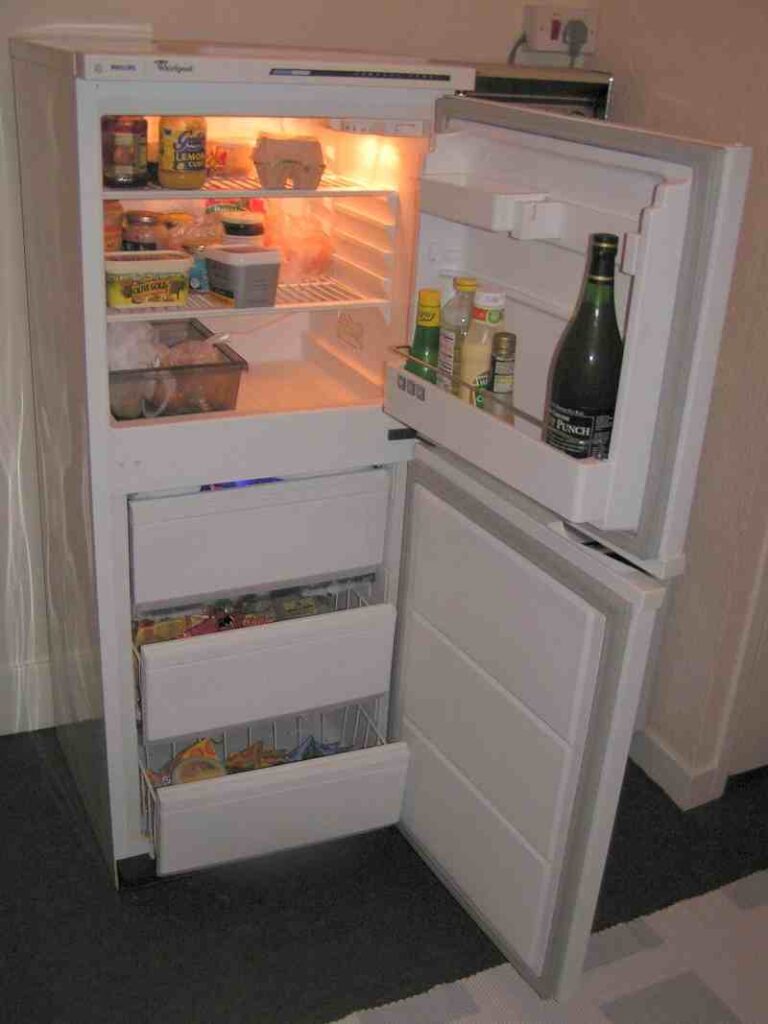how does a fridge work 