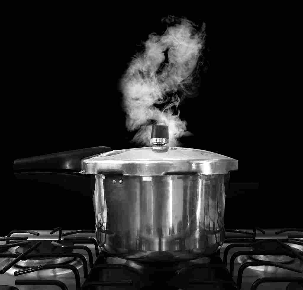 why cooking is faster in pressure cooker